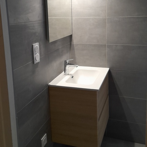 AGENCEMENT BAIN 85
