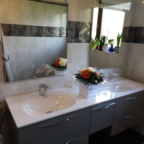 Pose de vasques dans salle de bains design