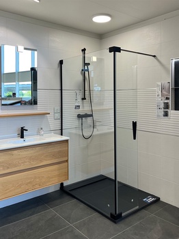 Douche avec receveur et colonne de douche noir