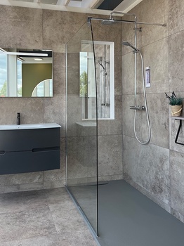 Douche avec receveur plat et colonne de douche
