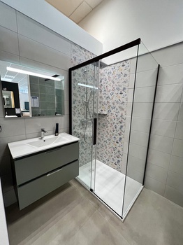 Meuble de salle de bains suspendu et douche