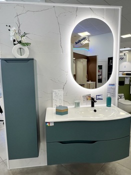 Salle de bains équipée avec meuble noir