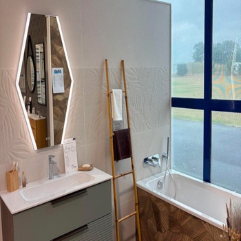 baignoire et meuble simple vasque avec 2 tiroirs