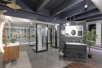 Paroi et robinetterie de douche