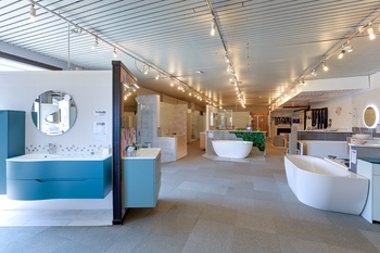 Meuble de salle de bain suspendu et baignoire ilot