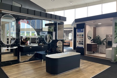 Baignoire îlot avec meuble suspendu