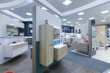 Meuble suspendu avec colonne de rangement