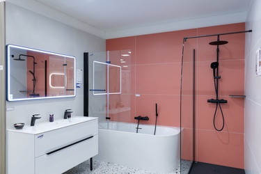 Meuble double vasque avec baignoire semi îlot et douche 
