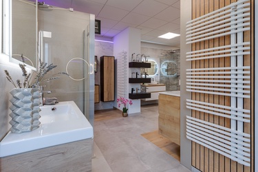 Sèche serviette et meuble de salle de bain