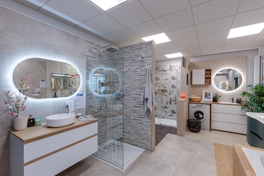 Meuble suspendu avec vasque à poser et douche