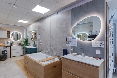 Baignoire et meuble de salle de bain avec miroir LED