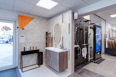 Meuble de salle de bain et colonne de douche