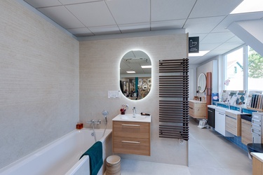 Meuble suspendu, baignoire et sèche serviette