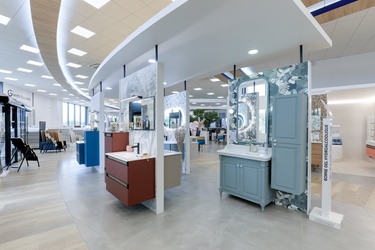 Meuble suspendu avec colonne de rangement