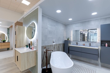 Baignoire îlot avec robinetterie sur pied