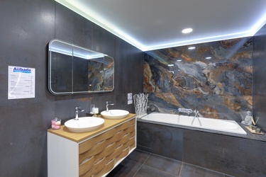 Baignoire avec meuble double vasque à poser