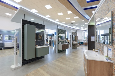 Meuble suspendu avec colonne de rangement