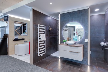 Meuble avec vasque suspendu et sèche serviette