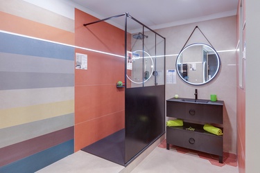 Meuble sur pied avec douche noire