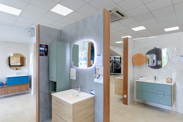 Meuble de salle de bain avec colonne de rangement