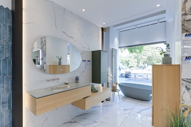 Meuble de salle de bain asymétrique et colonne de rangement