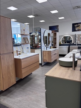 Meuble de salle de bain avec colonne de rangement