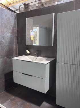 Meuble de salle de bain suspendu avec colonne de rangement