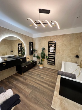 Salle de bains toute équipée 