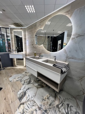 Meuble de salle de bains double vasque suspendu avec miroirs ronds