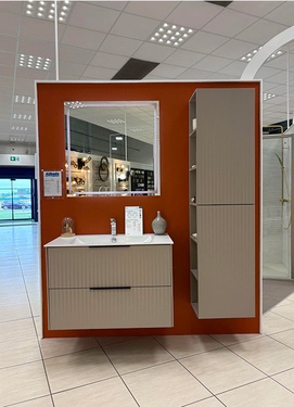 Meuble suspendu avec 2 tiroirs et une colonne de rangement