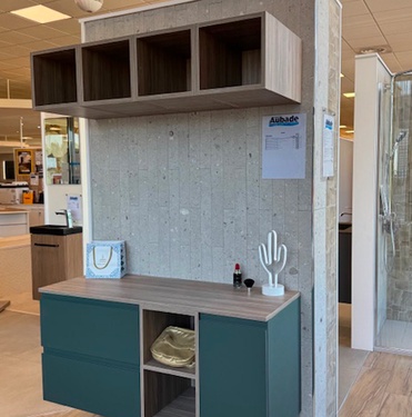 Meuble avec niche de rangement