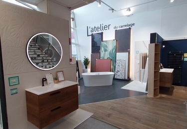 Meuble de salle de bain suspendu et baignoire ilot