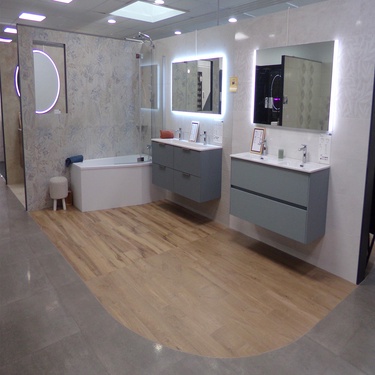 Meubles de salle de bain avec baignoire