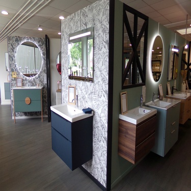 Meuble de salle de bain suspendu et meuble avec pied