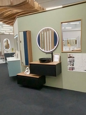 Meuble asymétrique avec vasque à poser