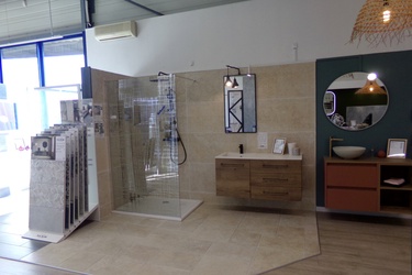 Magasin salle de bains Comet à Pithiviers (45)Magasin salle de bains Comet à Pithiviers (45)Magasin salle de bains Comet à Pithiviers (45)