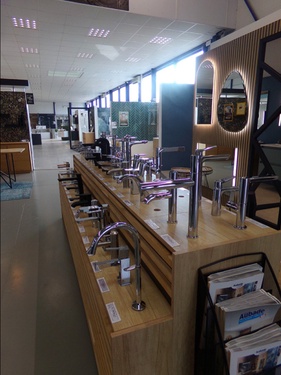 Magasin Comet à Saint Doulchard (18)