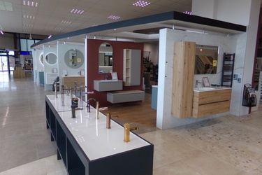 Magasin Comet à Saint Doulchard (18)