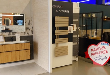 Magasin Comet à Saint Doulchard (18)