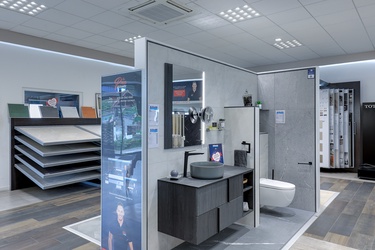 Meuble de salle de bain avec vasque à poser et WC