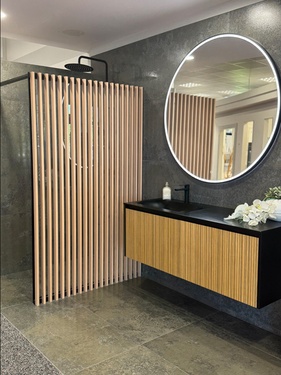 Meuble de salle de bain suspendu et douche