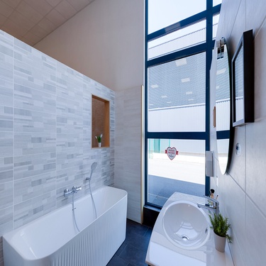 Baignoire semi îlot