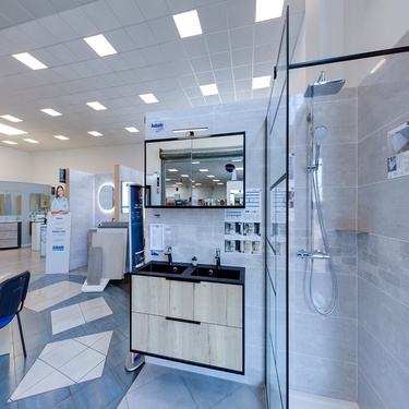 Douche avec meuble suspendu 