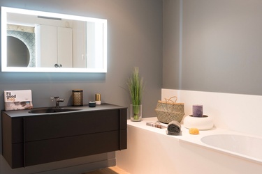 Meuble suspendu avec miroir led et baignoire