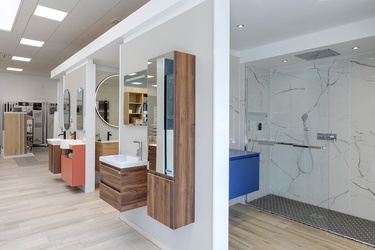 Meuble de salle de bain avec colonne de rangement