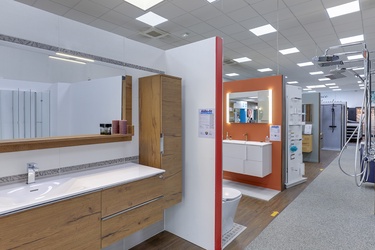 Meuble suspendu avec colonne de rangement