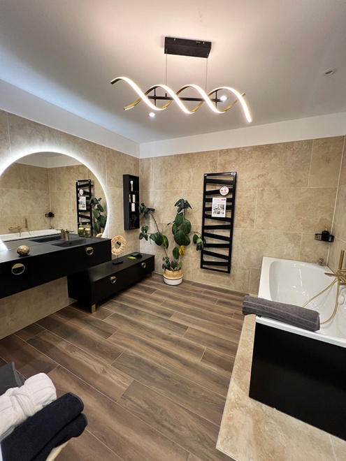 Salle de bains toute équipée 