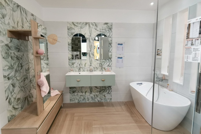 Salle de bains équipée 