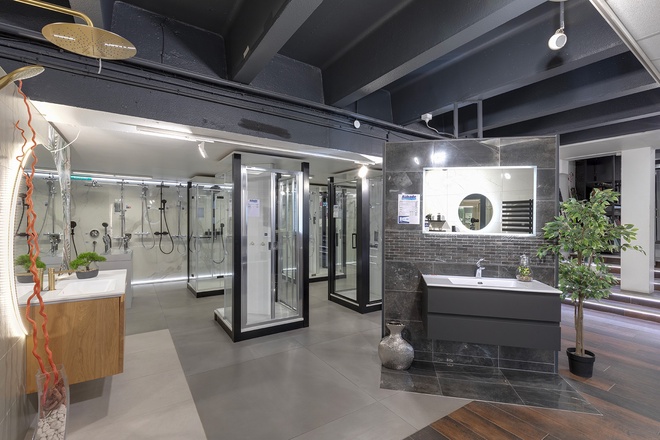 Paroi et robinetterie de douche