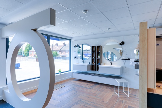 Meuble suspendu double vasque avec colonne de rangement